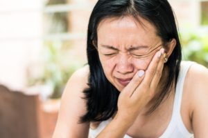 woman experiencing pain from TMJ